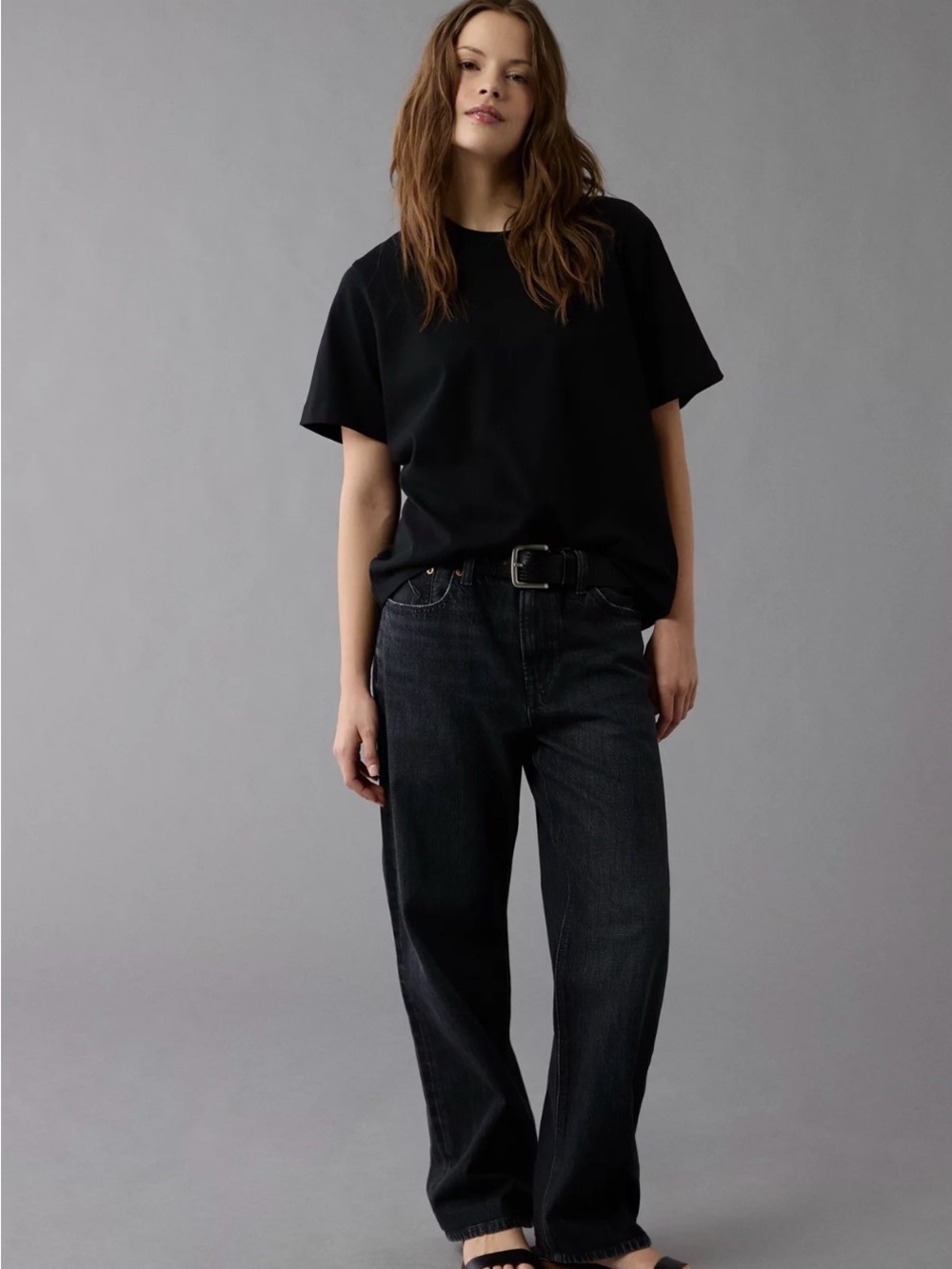 AE American Eagle Strigid Low-Rise Baggy Straight Jean 00